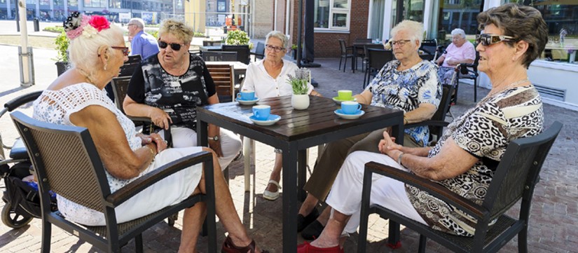 Header Woonzorgcentrum Bewoners Op Terras