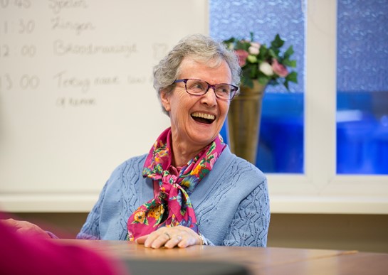 Bewoonster verpleeghuis lacht