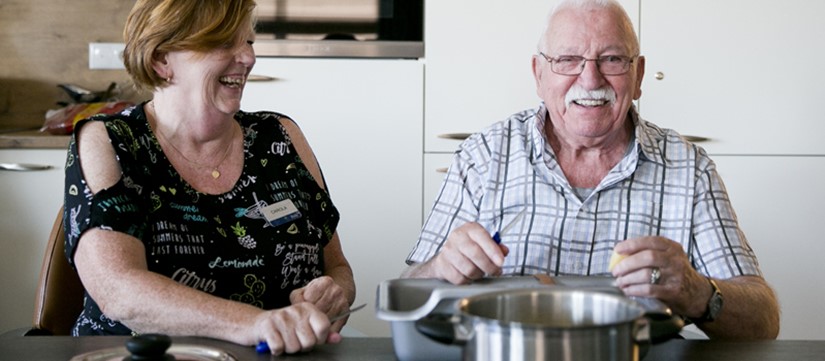 Header Verpleeghuiszorg Bewoner Schilt Aardappelen