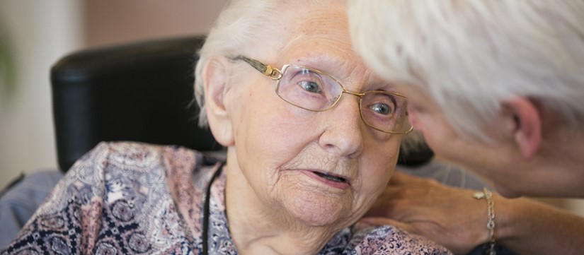 Header Aandacht Bewoner Met Mantelzorger Close Up