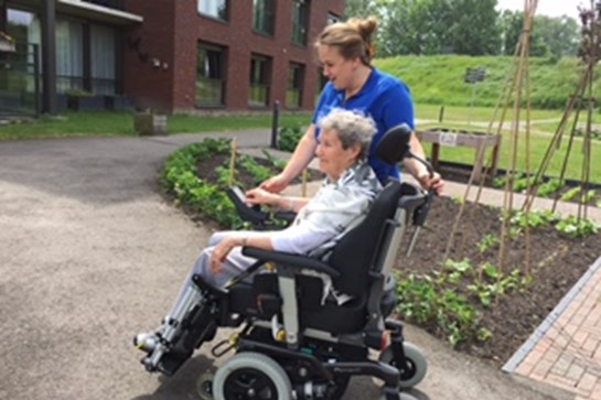Elektrisch Rolstoel Rijden Met De Ergotherapeut